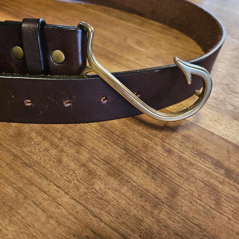 Men's brown leather Vineyard  Vines hook belt. Size 38